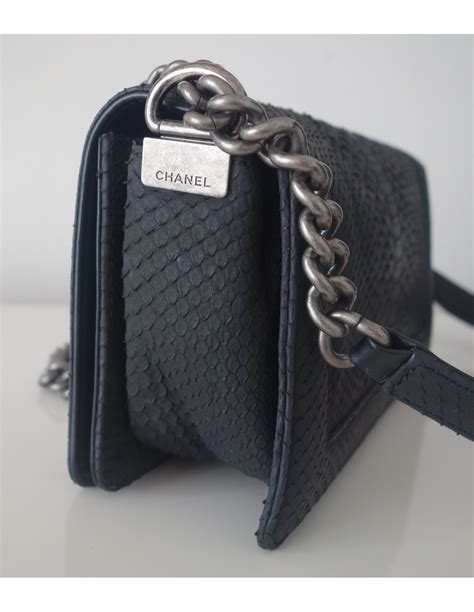 sac chanel boy python noir.